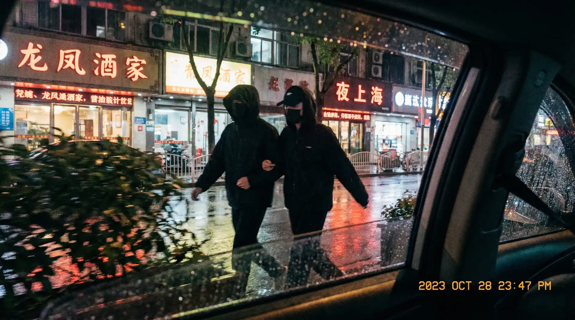 九江十二坊国语 - 顶流明星深夜密会现场抓拍照片